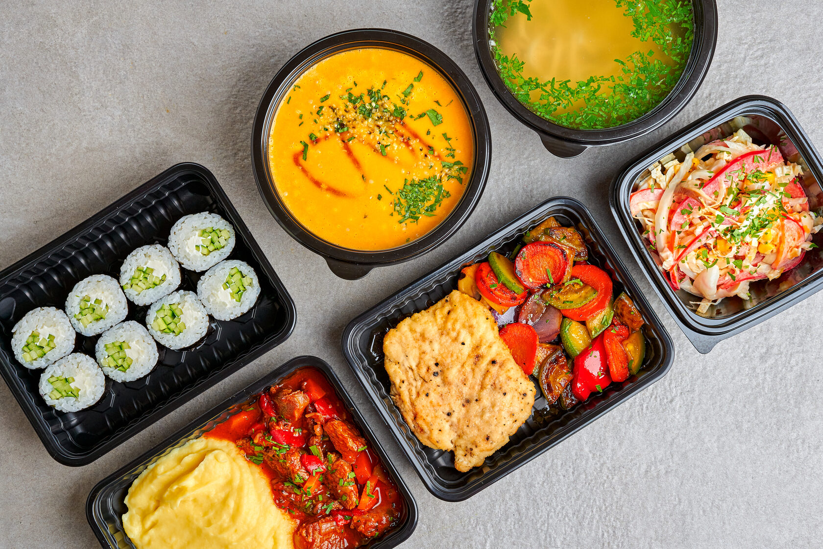 Hvordan påvirker designet af madbakker i PET-plast deres evne til at bevare fødevarernes kvalitet og friskhed?